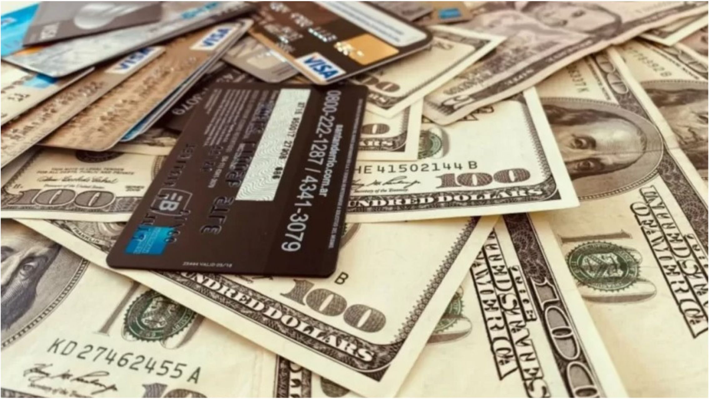 El Gobierno habilitó la opción de pagar en dólares con débito o en cuotas